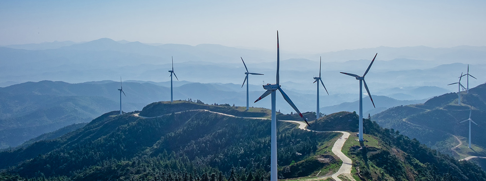 1731287977698704.jpg 攝圖網_501284086_山頂風力發電廠(非企業商用).jpg